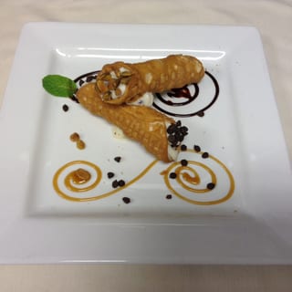 Traditional Cannoli