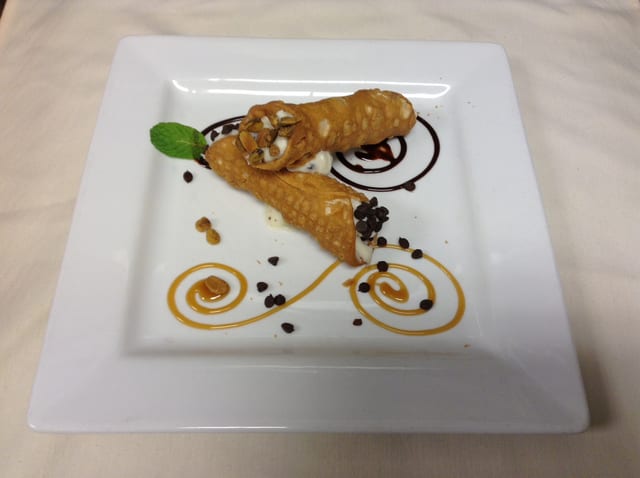 Traditional Cannoli.